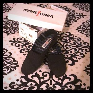 Minnetonka Eva Flats. New In Box!!